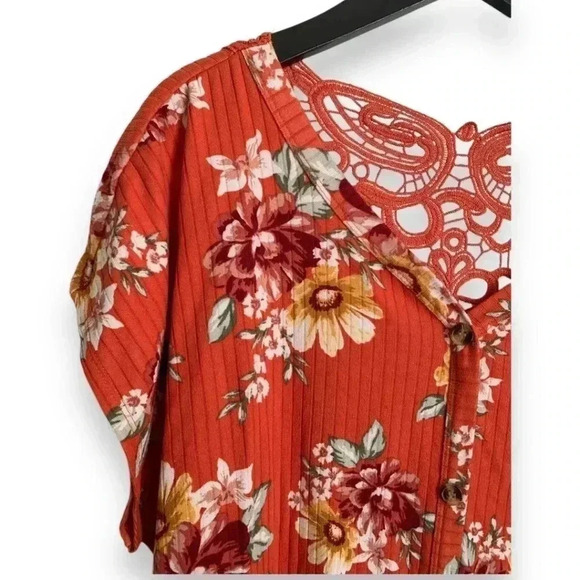❄️3/$15❄️ Bobbie Brooks Womens Shirt Coral with Flowers Size 2X Crochet Lace - Picture 2 of 7